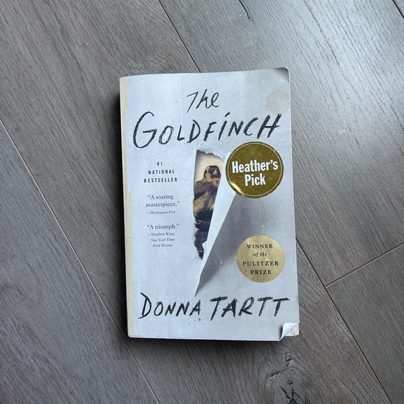 💙BOGO💙 The Goldfinch by Donna Tartt Paperback - Picture 1 of 4